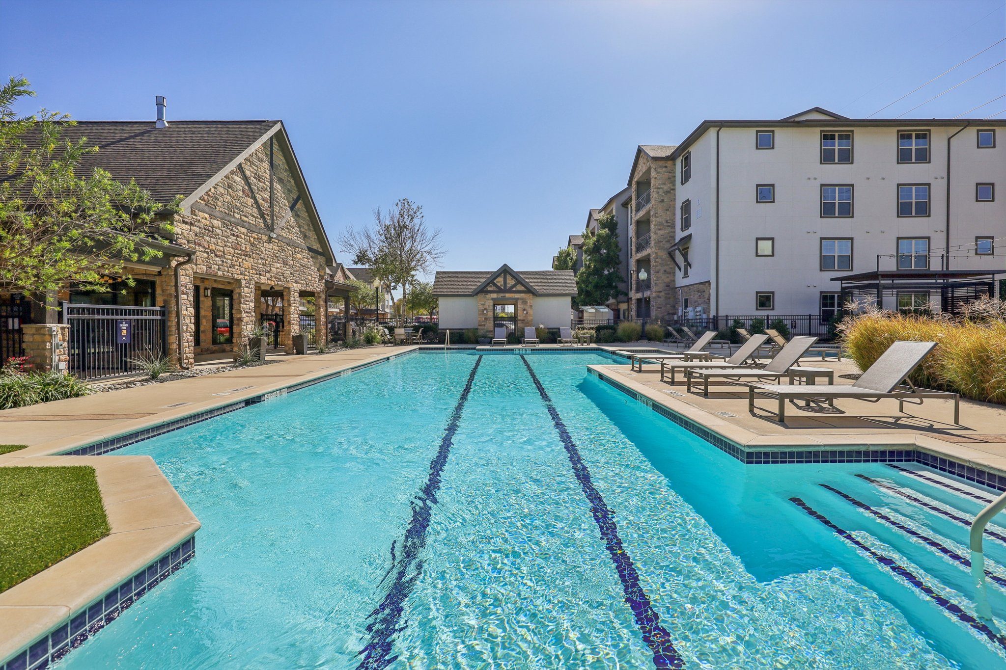 Vine + Vail Townhomes And Apartments